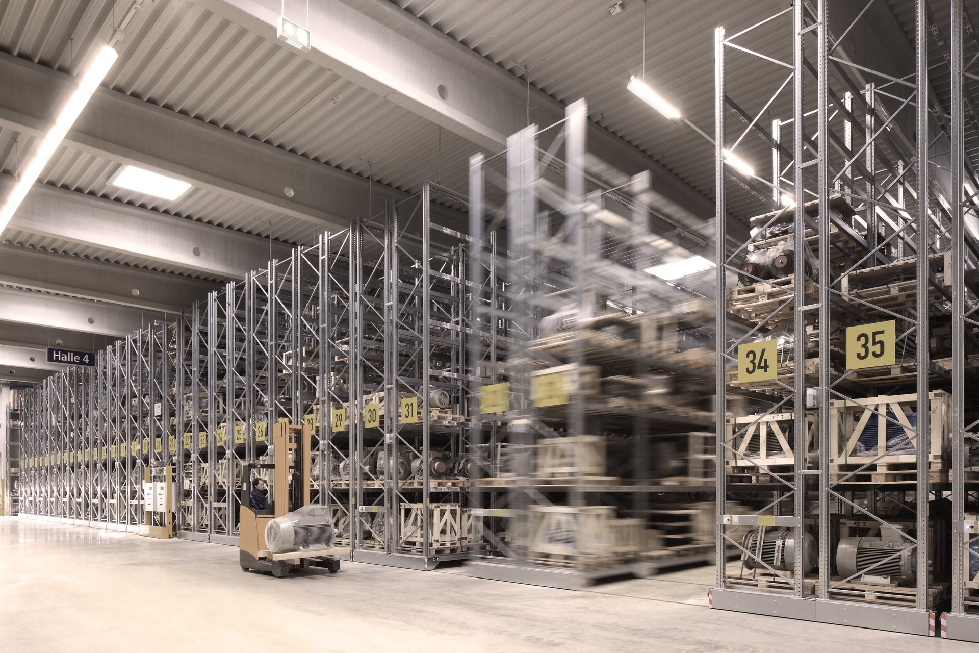 High-density pallet racking